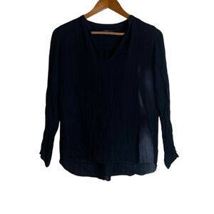 3 for $30! Gap Women's Navy V-Neck Top